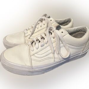 Vans’ White Old Skool Classic Tumble Shoe. Men’s size 9. Women’s size 10.5.